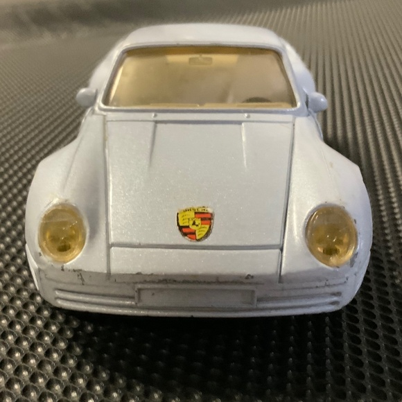 Porsche 959 1/36 Scale Toy Car - Picture 5 of 11